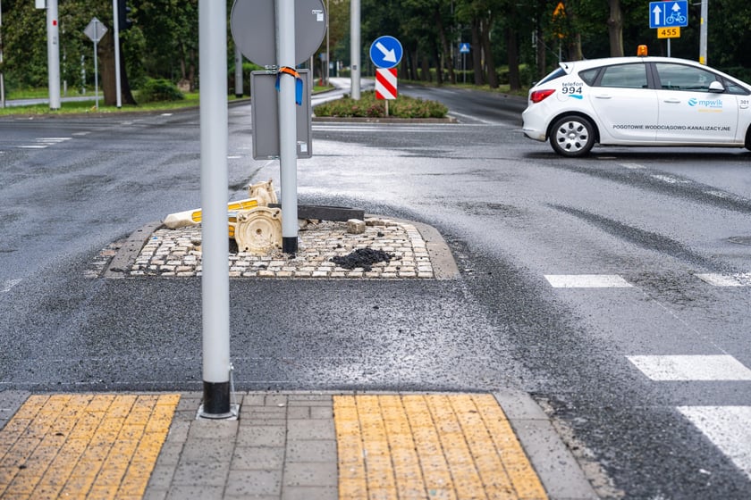 Skrzyżowanie alei Wielkiej Wyspy z ulicą Mickiewicza i aleją Paderewskiego